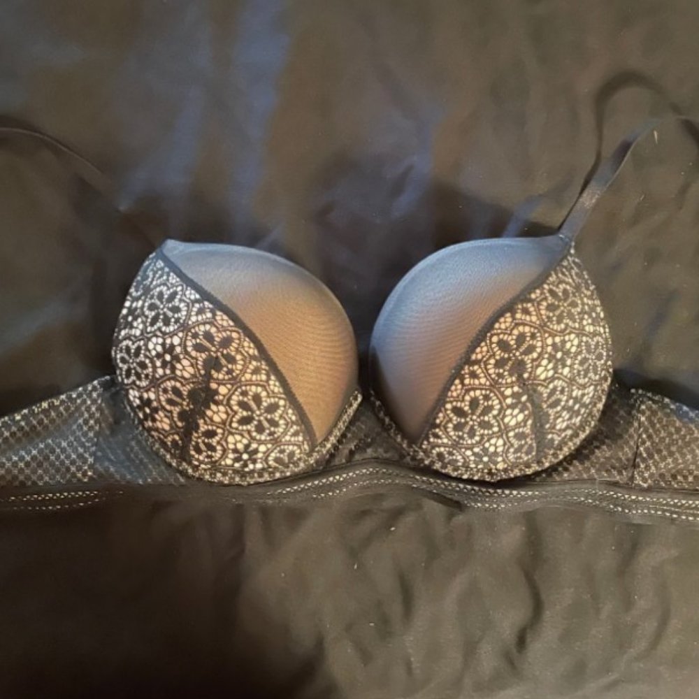 Iris & Lilly Black Push Up Bra Size 32D